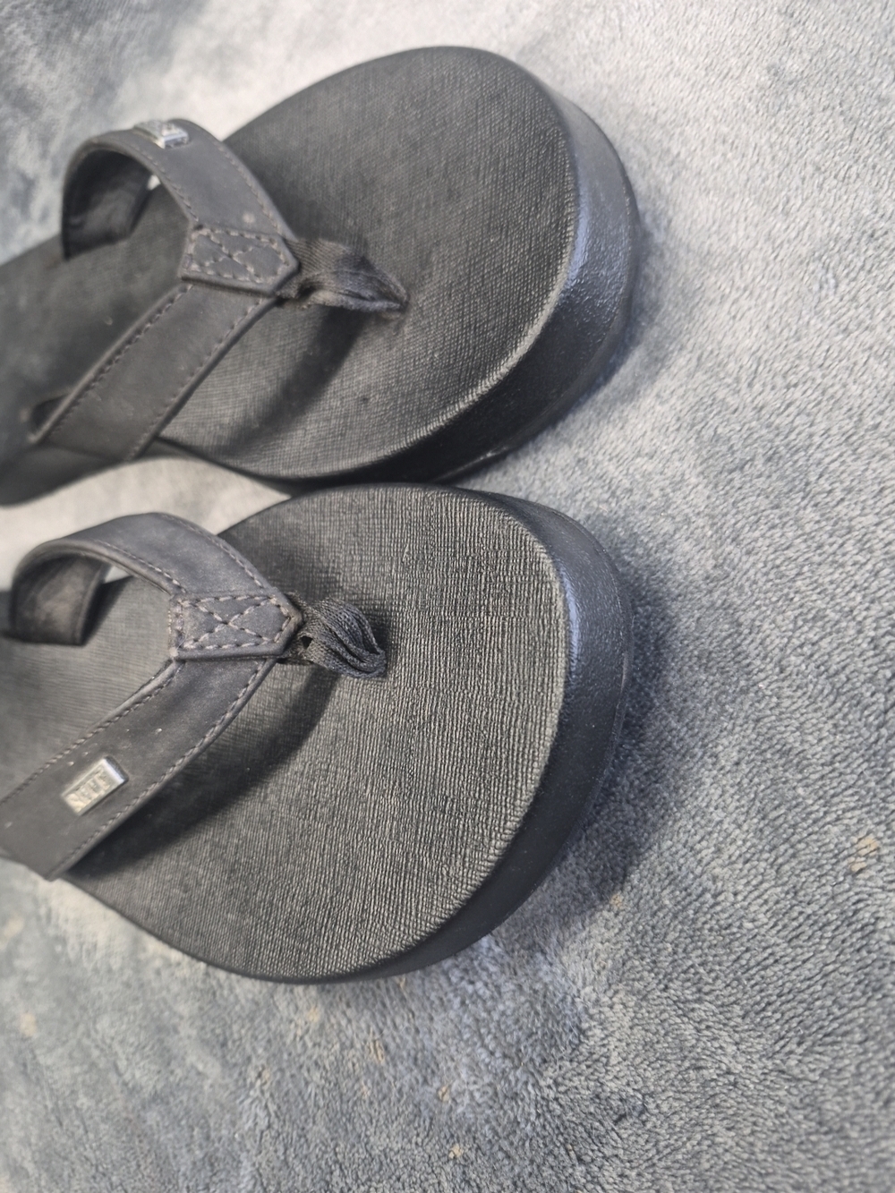 Reef Element Flip Flop Sandals Black Size 8 Metal Logo Slip On - Picture 3 of 9